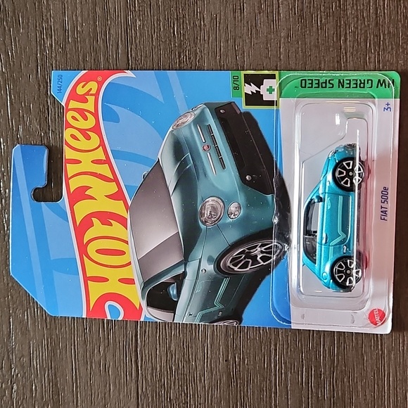HW Green Speed Hot Wheel set Fiat 500e Turquoise and Red car set - Picture 2 of 7